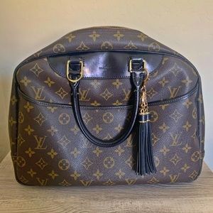 LOUIS VUITTON • DEAUVILLE